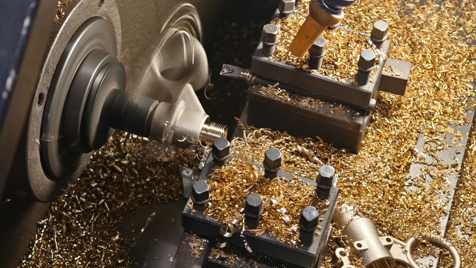 Machining a copper-alloy component